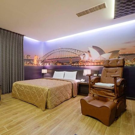 Foxdou Business Motel Tainan Esterno foto