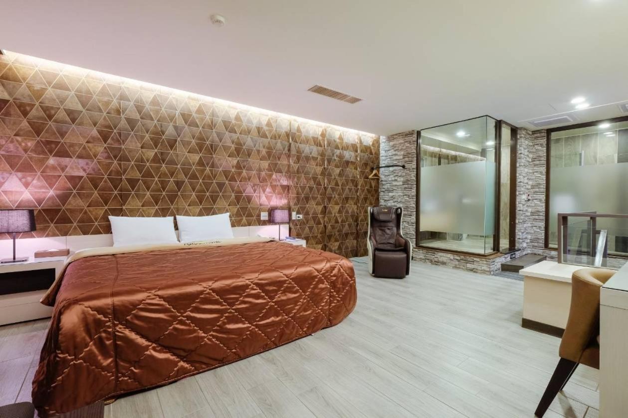 Foxdou Business Motel Tainan Esterno foto