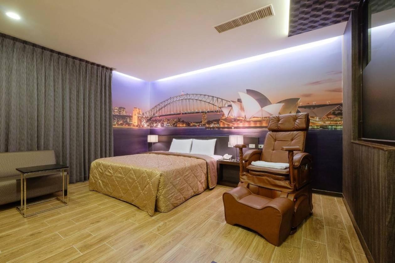 Foxdou Business Motel Tainan Esterno foto